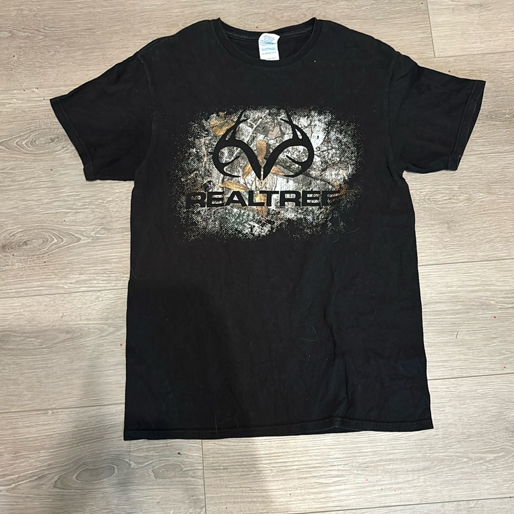 Black hunter t shirt